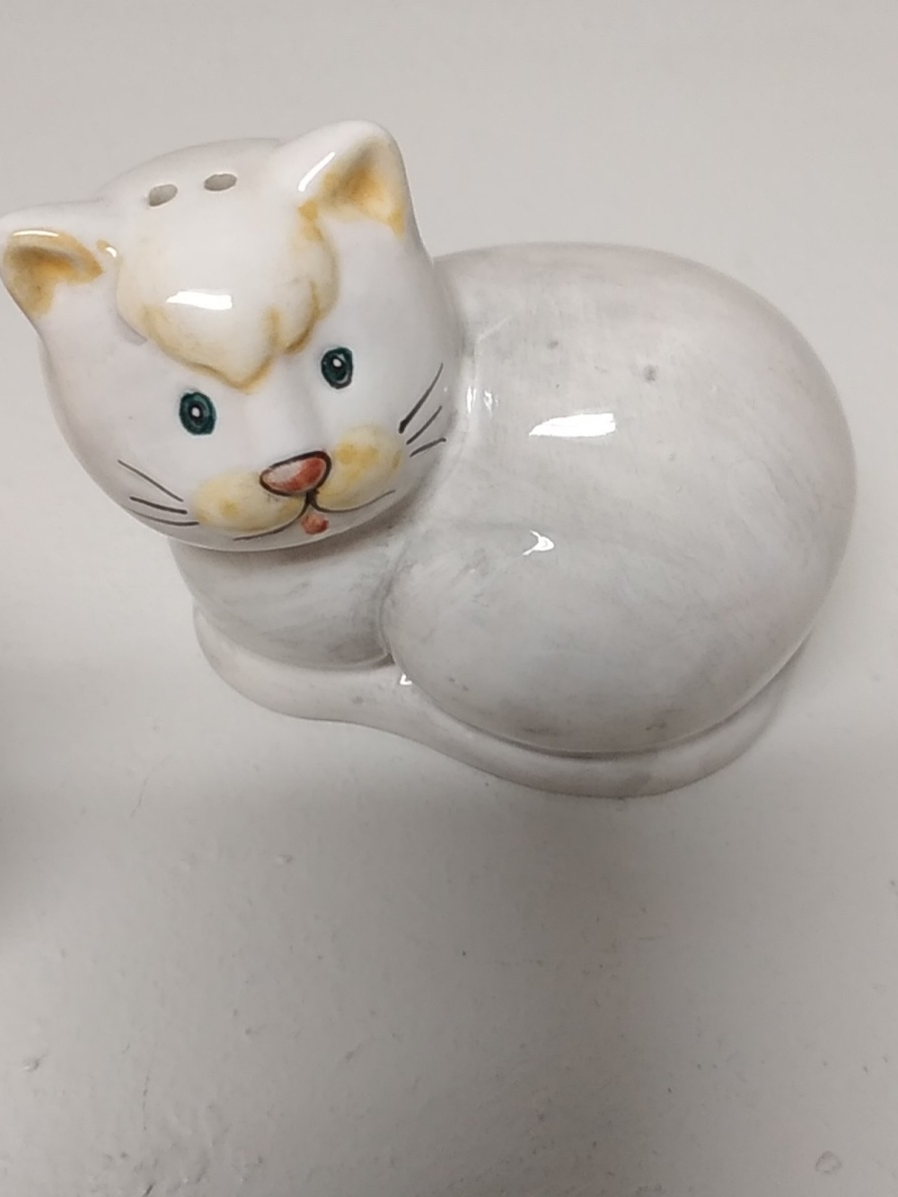 Vintage Ceramic Cat Figurine Salt & Pepper Shaker Set, White-Orange Hand Painted - Picture 5 of 10